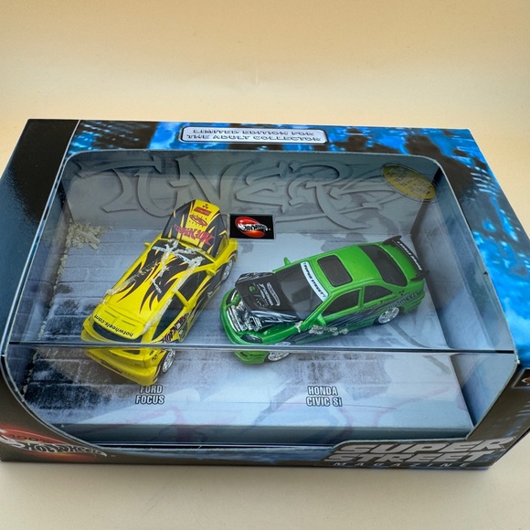 Hot Wheels Super Street Magazine Ford Focus & Honda Civic Si 1/64 Scale - Picture 15 of 15